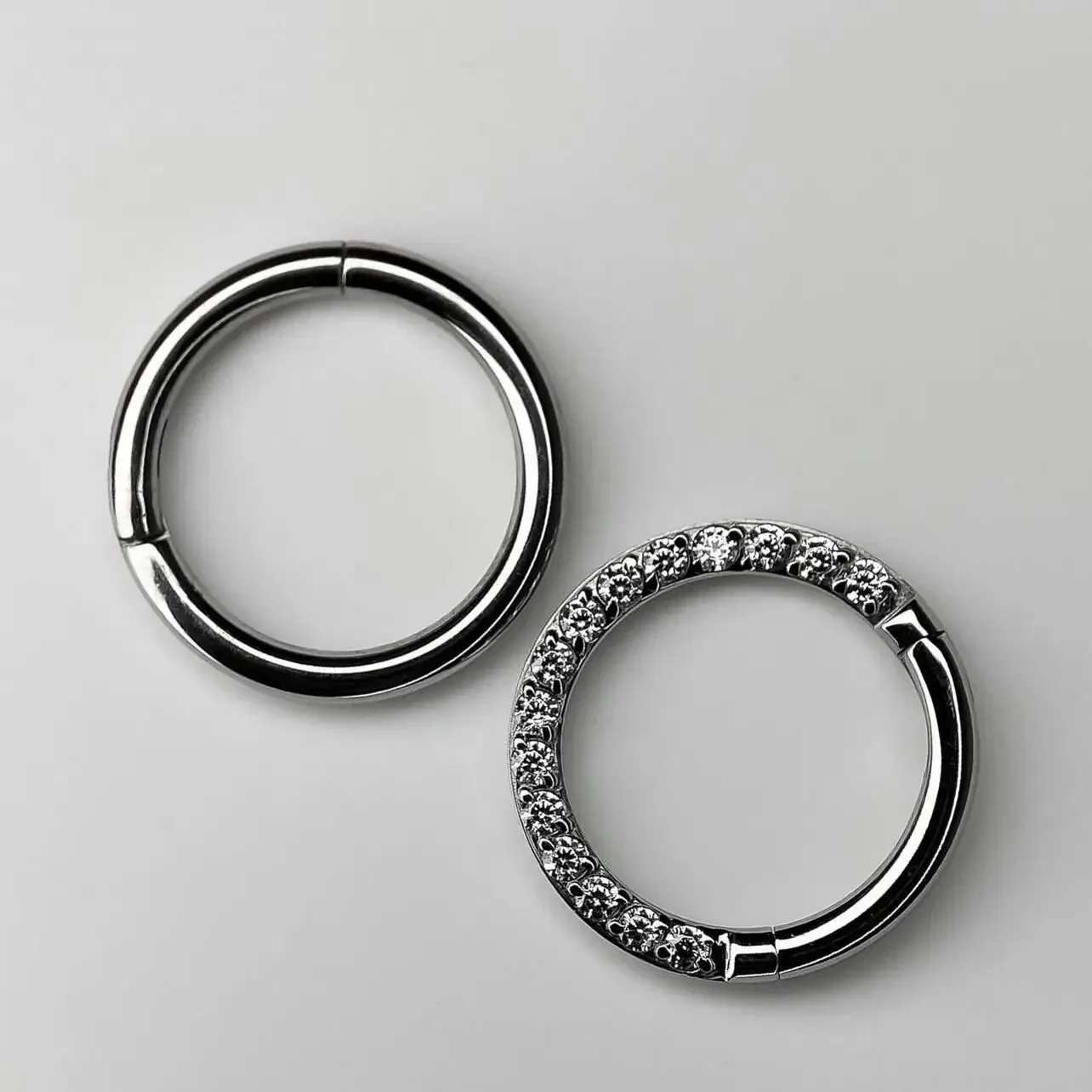 G23 Tytanowy pierścień do nosa – Septum Clicker Ring recenzja i cena